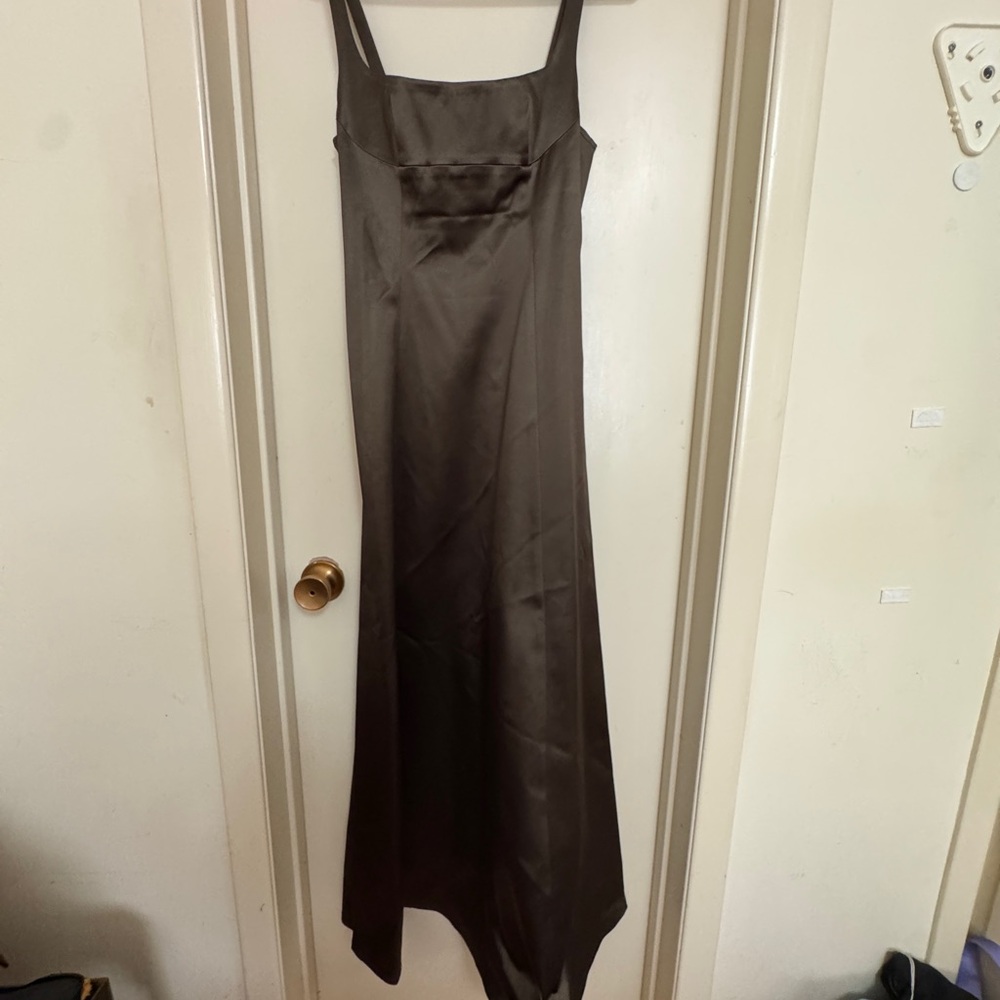 Chic Gray Maxi Dress with Effortless Elegance